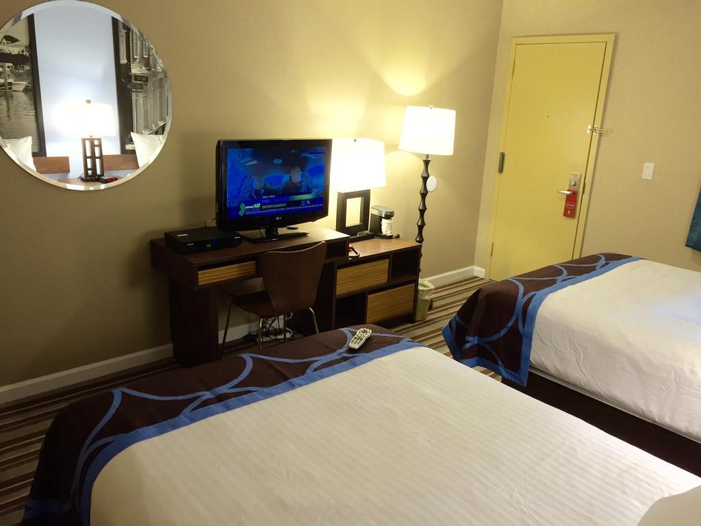 Hotel Super 8 By Wyndham Asbury Park Habitación foto